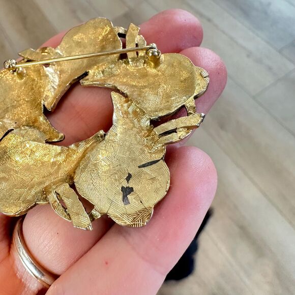 Vintage Gold Tone Leaf Wreath Circle BROOCH pin - Picture 4 of 4